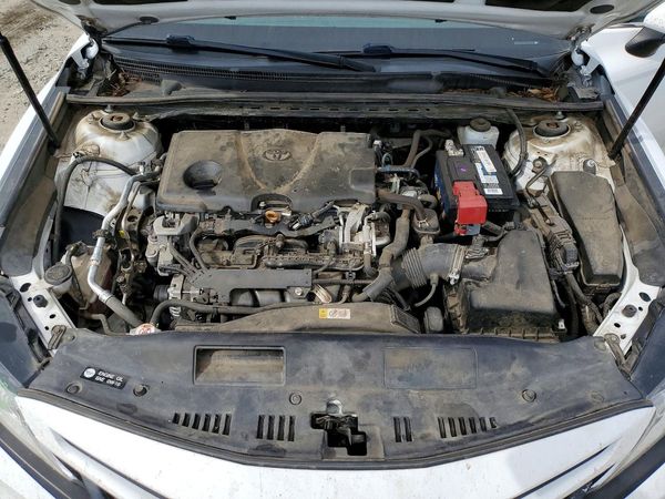 2020 TOYOTA CAMRY SE — Engine bay