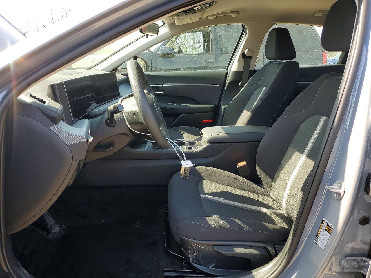 2025 HYUNDAI SONATA SE