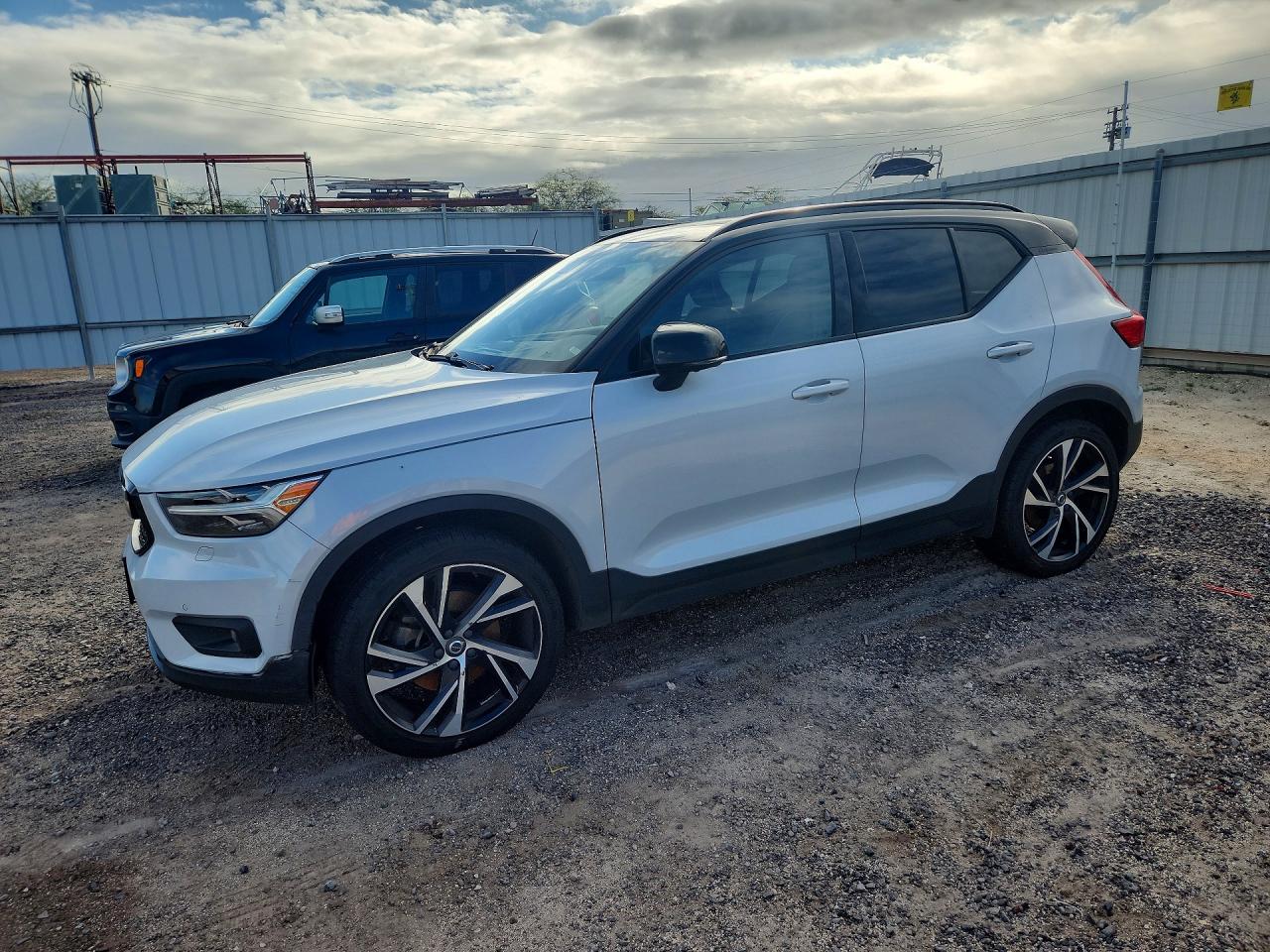 2020 VOLVO XC40