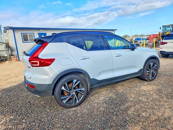 2020 VOLVO XC40