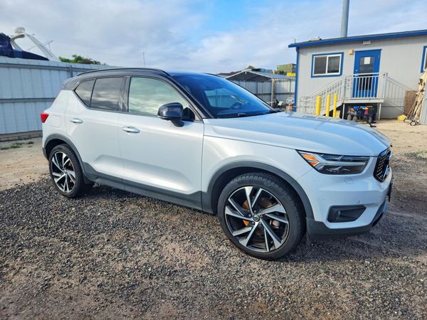2020 VOLVO XC40