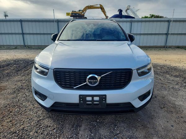 2020 VOLVO XC40