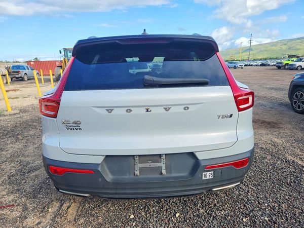 2020 VOLVO XC40