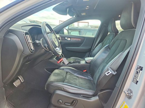 2020 VOLVO XC40