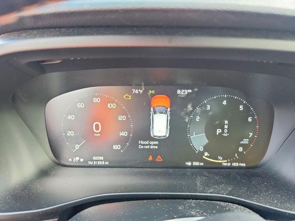 2020 VOLVO XC40
