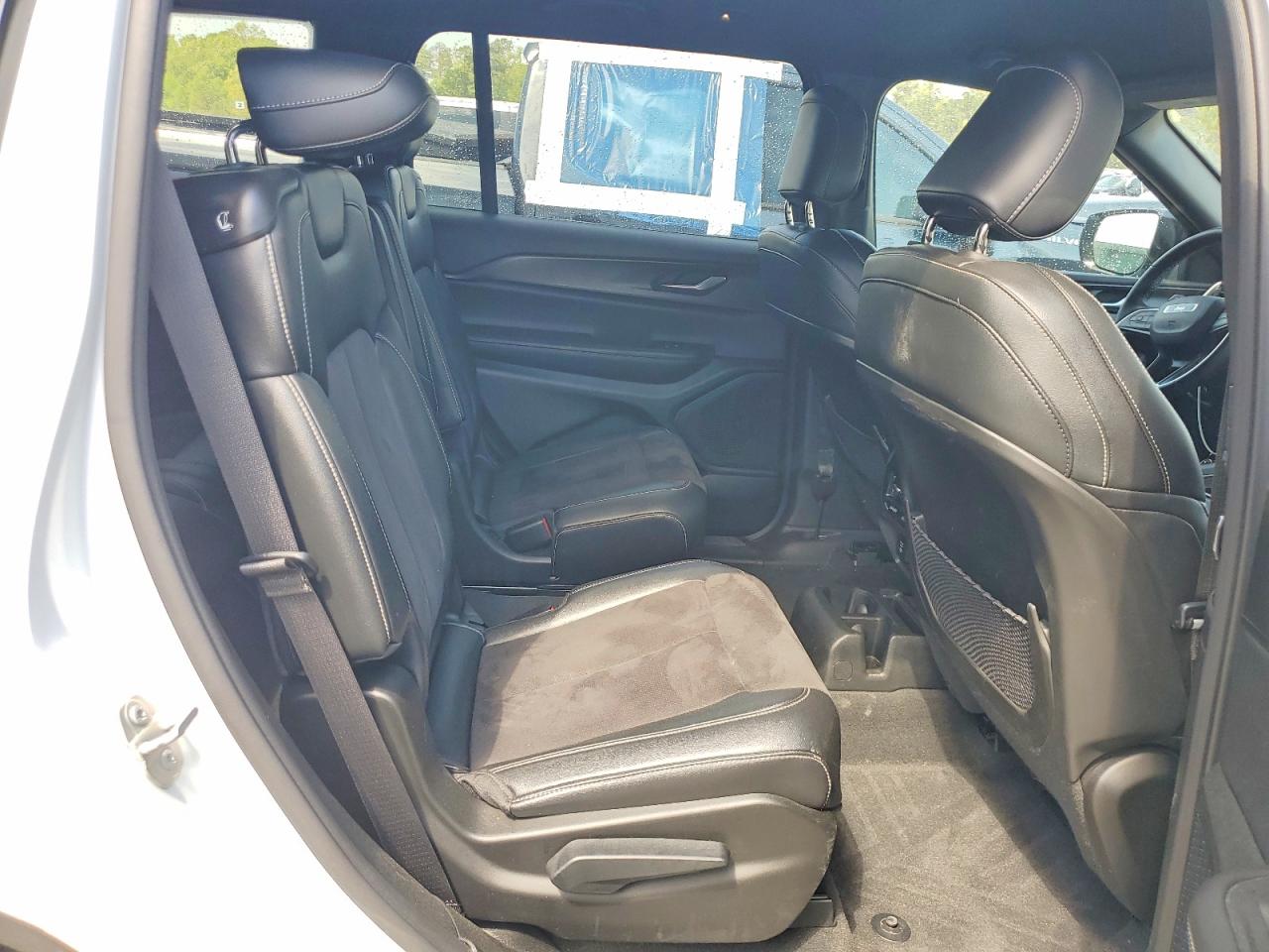 2023 JEEP GRAND CHEROKEE L LAREDO 4X2