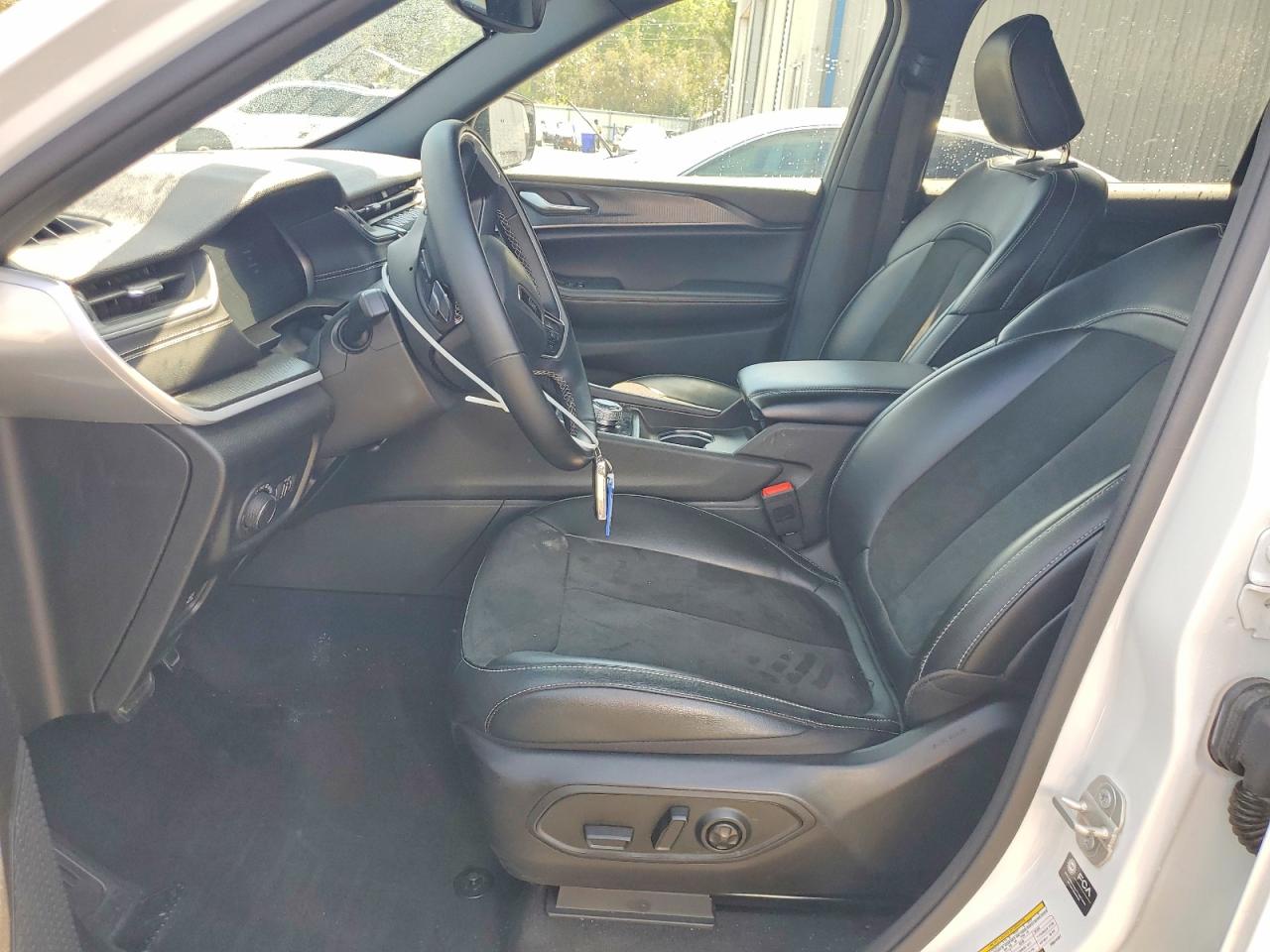 2023 JEEP GRAND CHEROKEE L LAREDO 4X2