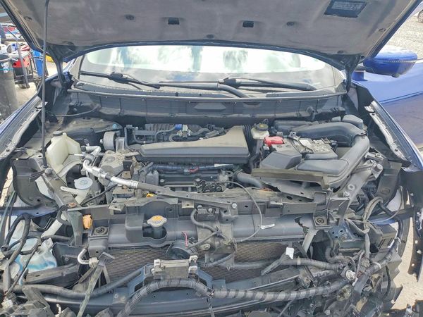 2019 NISSAN ROGUE — Engine bay