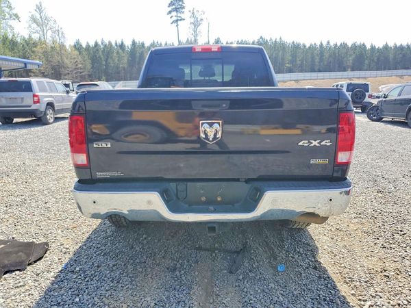2016 RAM 1500 SLT QUAD CAB 4X4