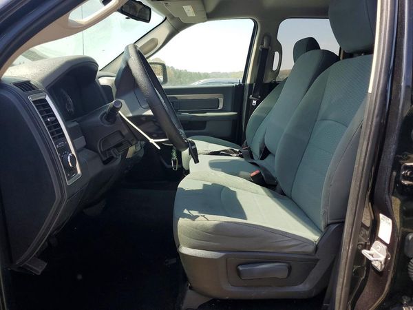 2016 RAM 1500 SLT QUAD CAB 4X4