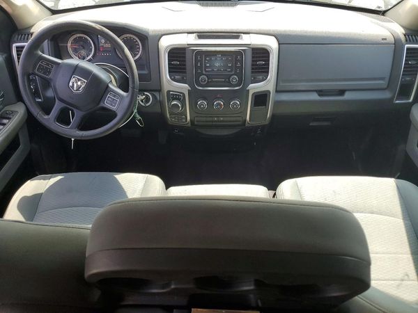 2016 RAM 1500 SLT QUAD CAB 4X4