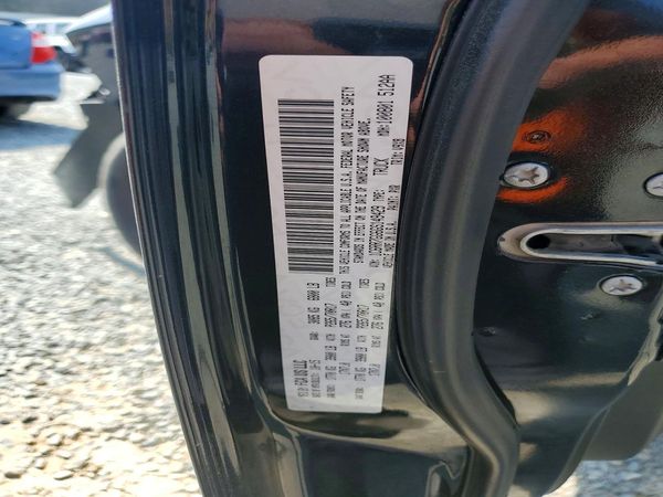 2016 RAM 1500 SLT QUAD CAB 4X4