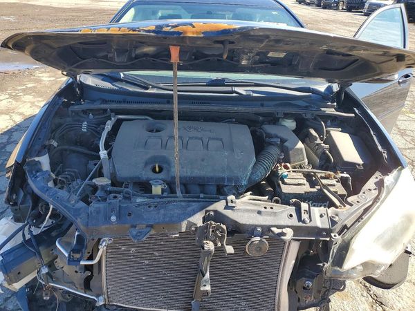 2015 TOYOTA COROLLA L/LE — Engine bay