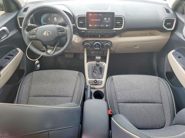 2026 HYUNDAI VENUE SEL, SEL w/ 2-Tone Roof