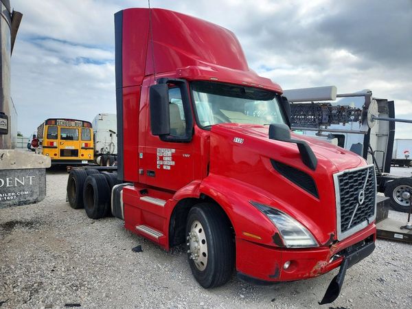 2020 VOLVO VNR