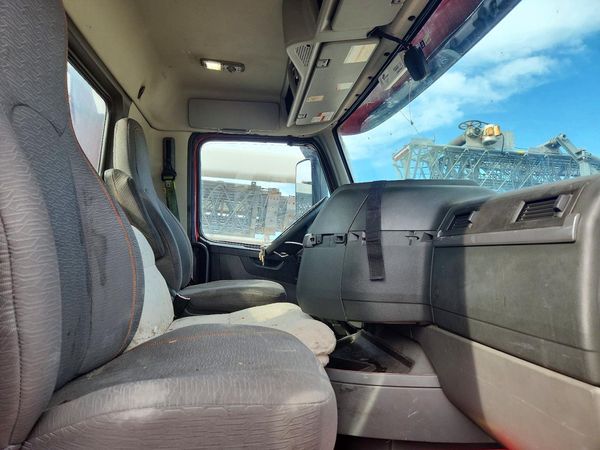 2020 VOLVO VNR