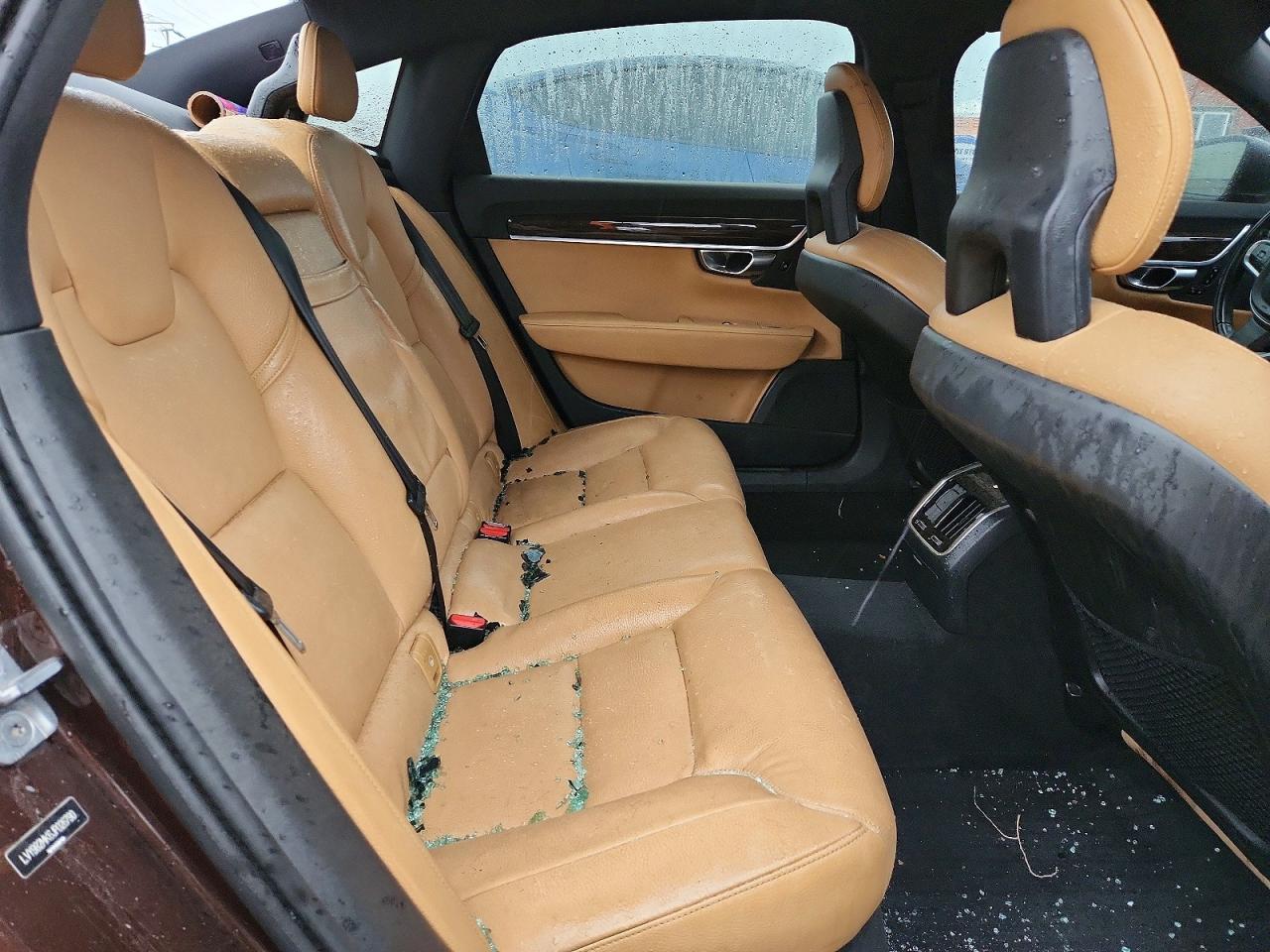 2018 VOLVO S90 Momentum