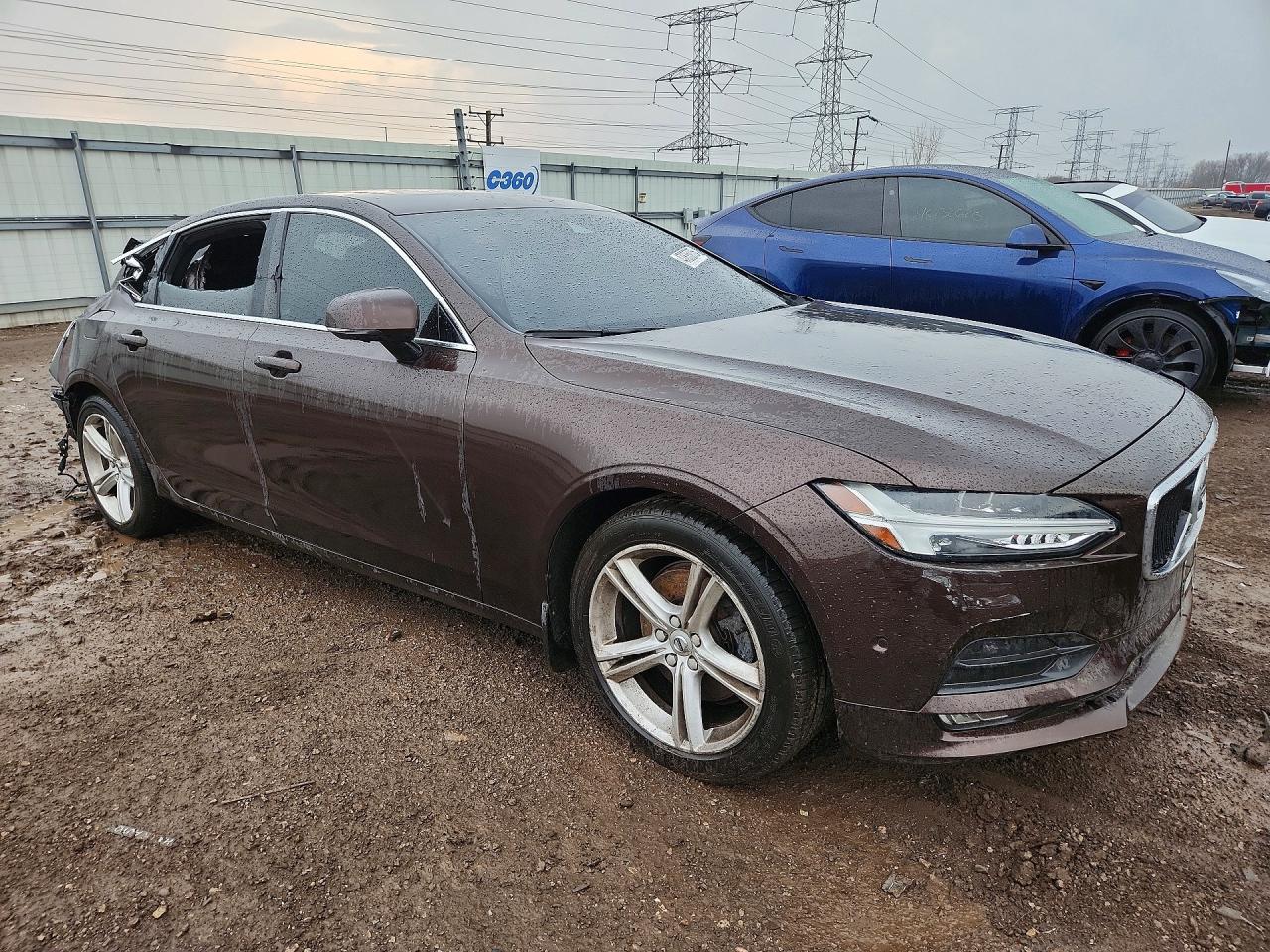 2018 VOLVO S90 Momentum