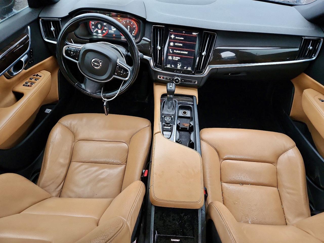 2018 VOLVO S90 Momentum