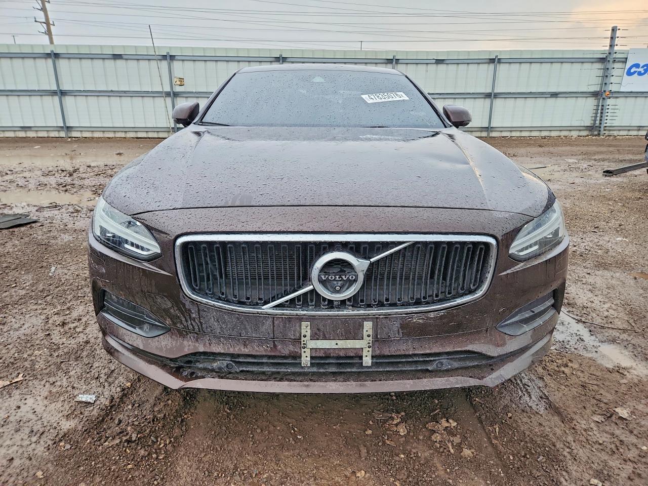 2018 VOLVO S90 Momentum