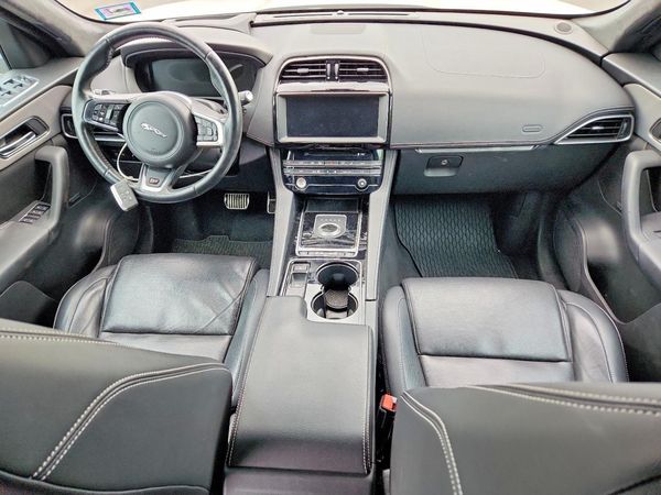 2017 JAGUAR F-PACE