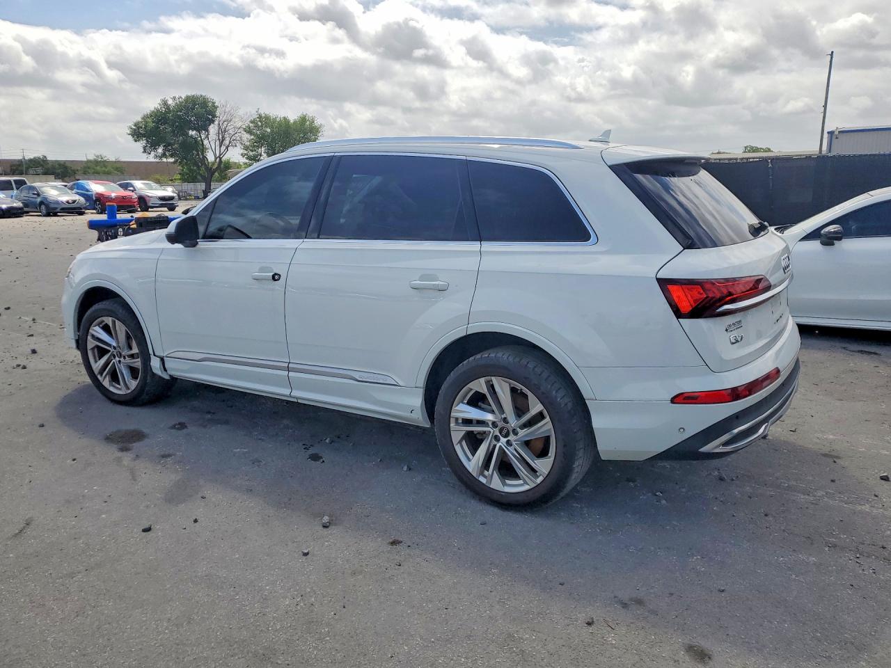 2021 AUDI Q7 quattro Premium Plus