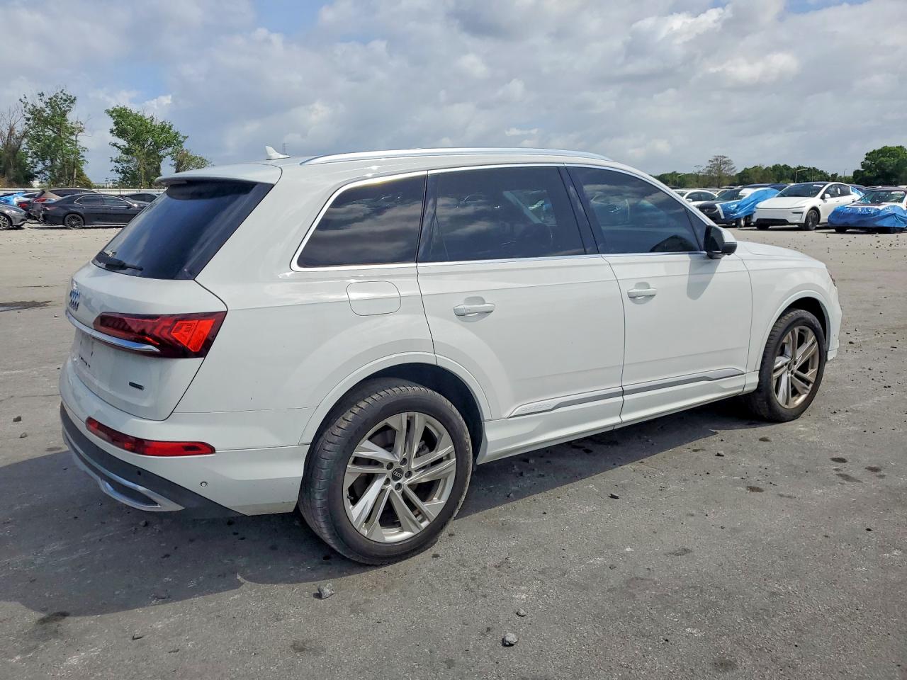 2021 AUDI Q7 quattro Premium Plus