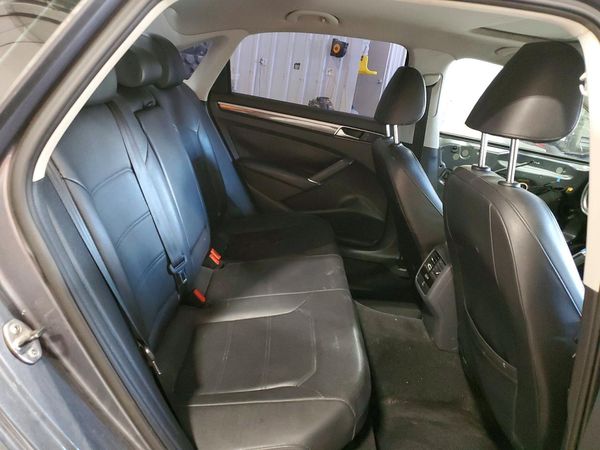 2017 VOLKSWAGEN PASSAT