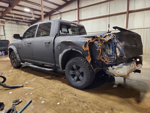 2014 RAM 1500 SLT CREW CAB 4X4