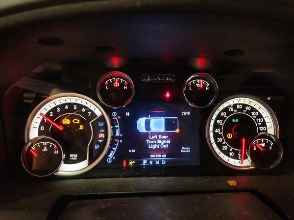 2014 RAM 1500 SLT CREW CAB 4X4