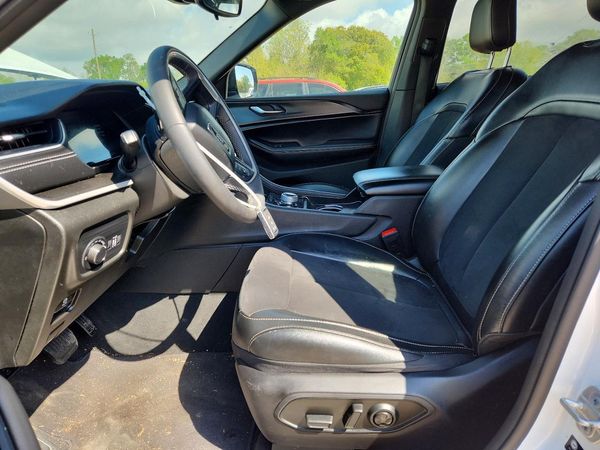 2024 JEEP GRAND CHEROKEE L LAREDO 4X2