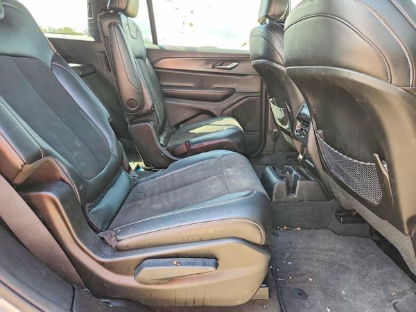 2024 JEEP GRAND CHEROKEE L LAREDO 4X2