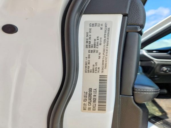 2024 JEEP GRAND CHEROKEE L LAREDO 4X2