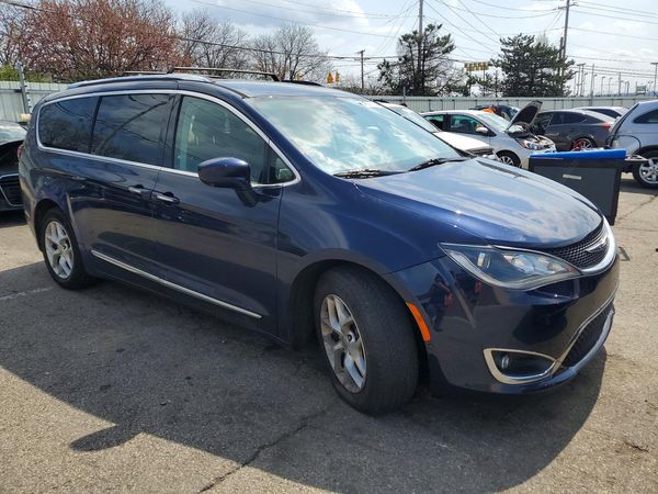 2017 CHRYSLER PACIFICA