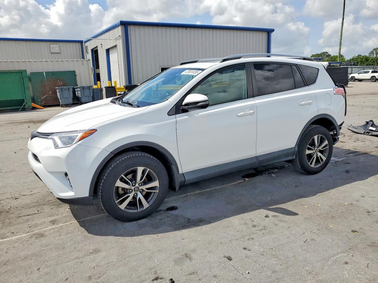 2017 TOYOTA RAV4 XLE
