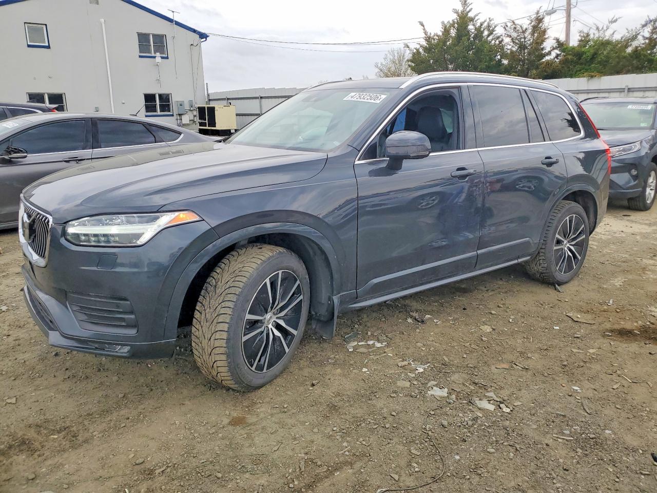 2020 VOLVO XC90 Momentum