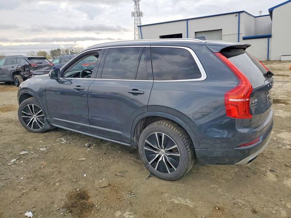 2020 VOLVO XC90 Momentum
