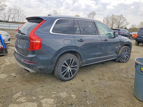 2020 VOLVO XC90 Momentum