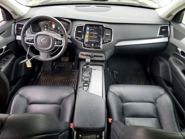 2020 VOLVO XC90 Momentum