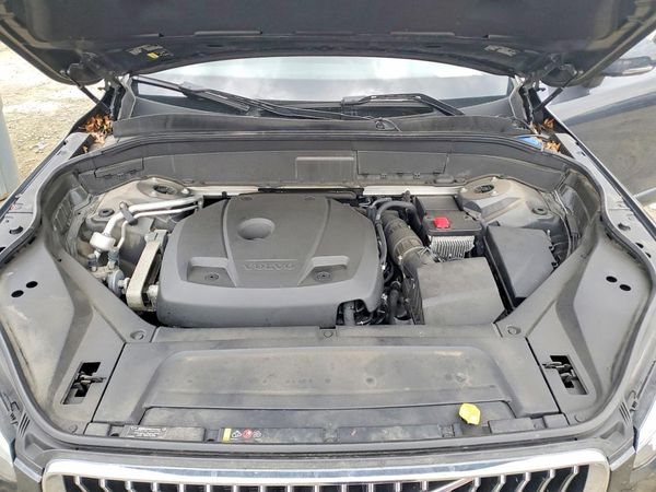 2020 VOLVO XC90 Momentum