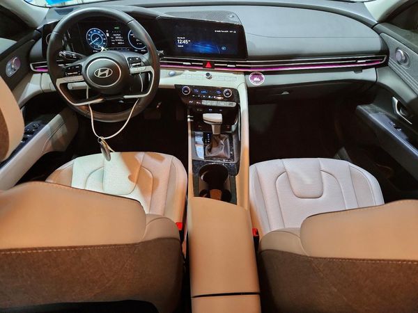 2024 HYUNDAI ELANTRA Limited