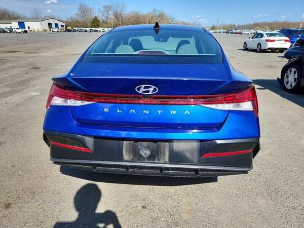 2024 HYUNDAI ELANTRA
