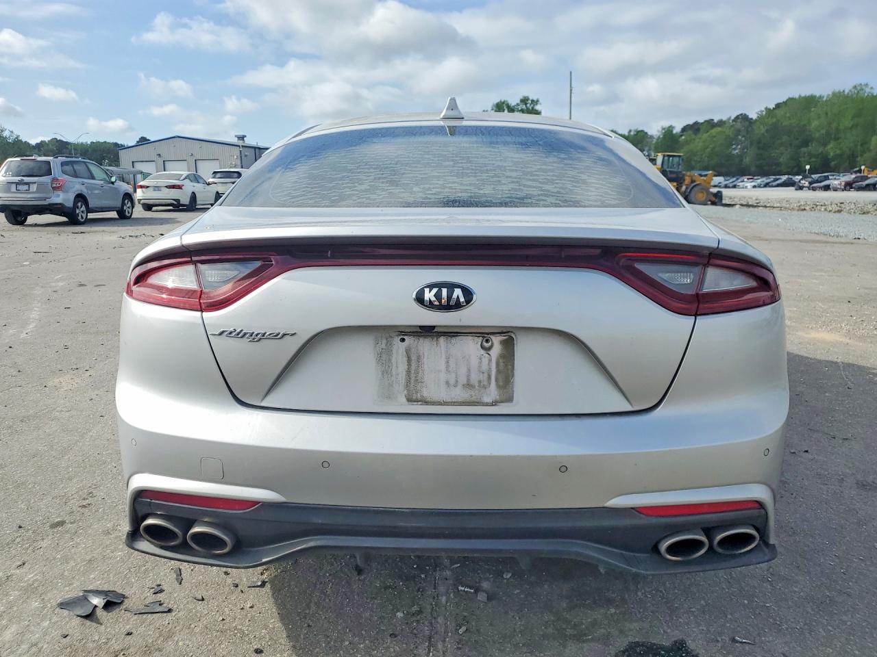 2018 KIA STINGER Premium