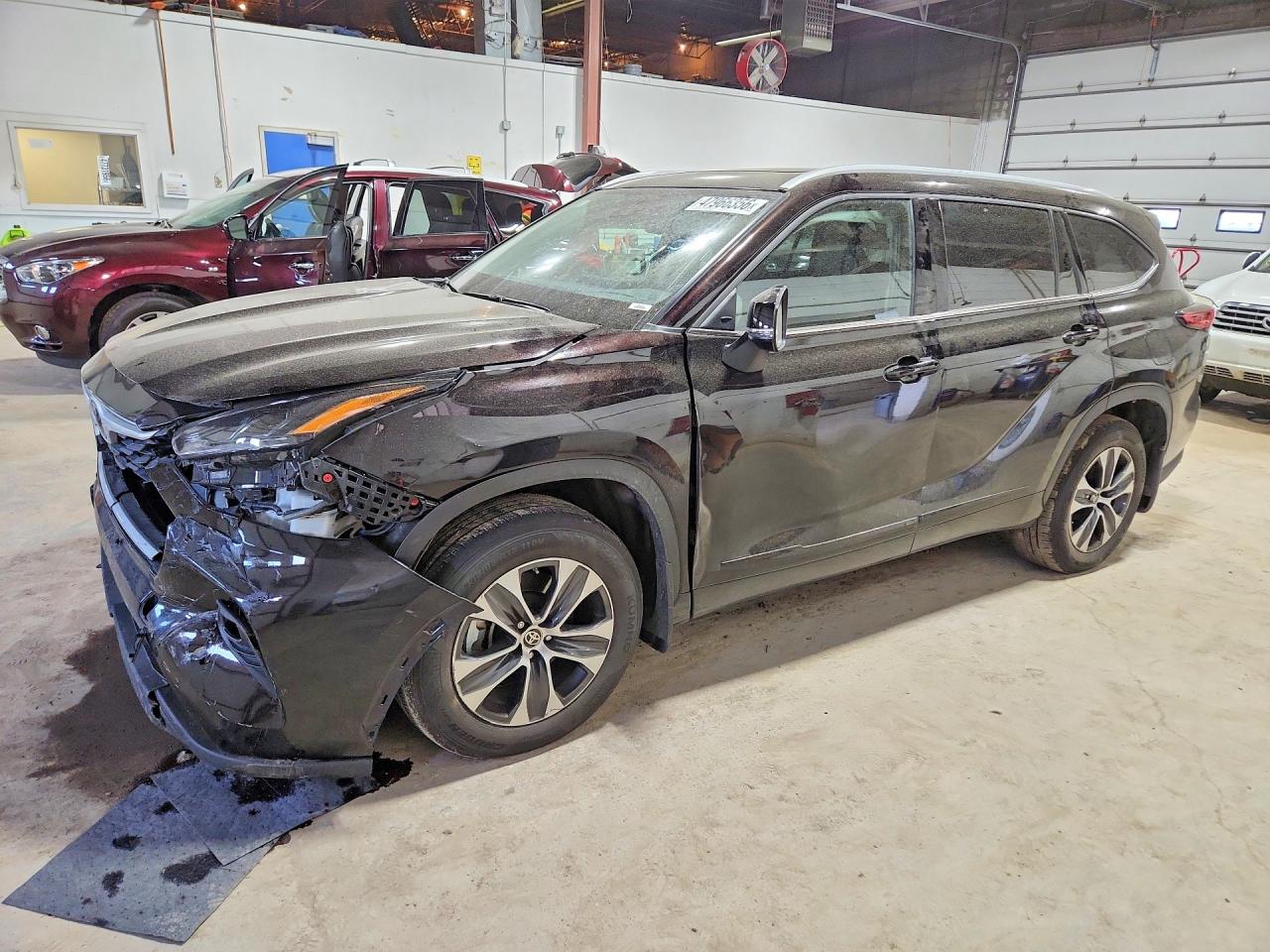 2022 TOYOTA HIGHLANDER XLE