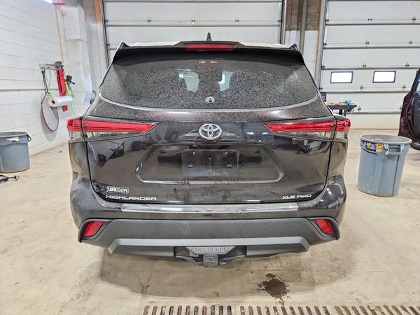 2022 TOYOTA HIGHLANDER XLE