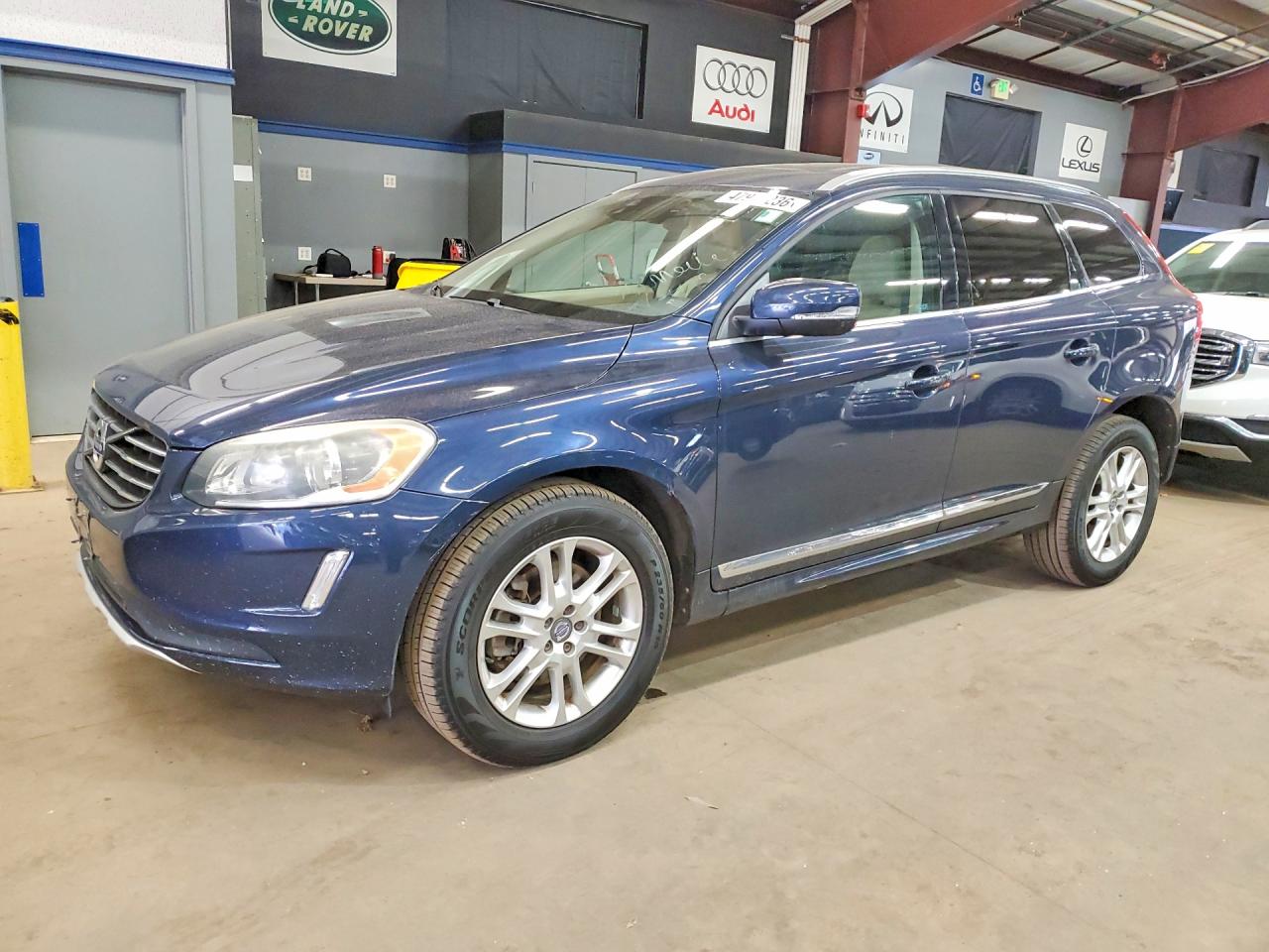 2015 VOLVO XC60 Premier (non R design)