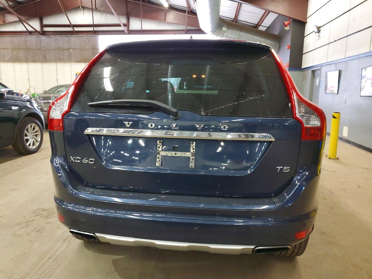 2015 VOLVO XC60 Premier (non R design)