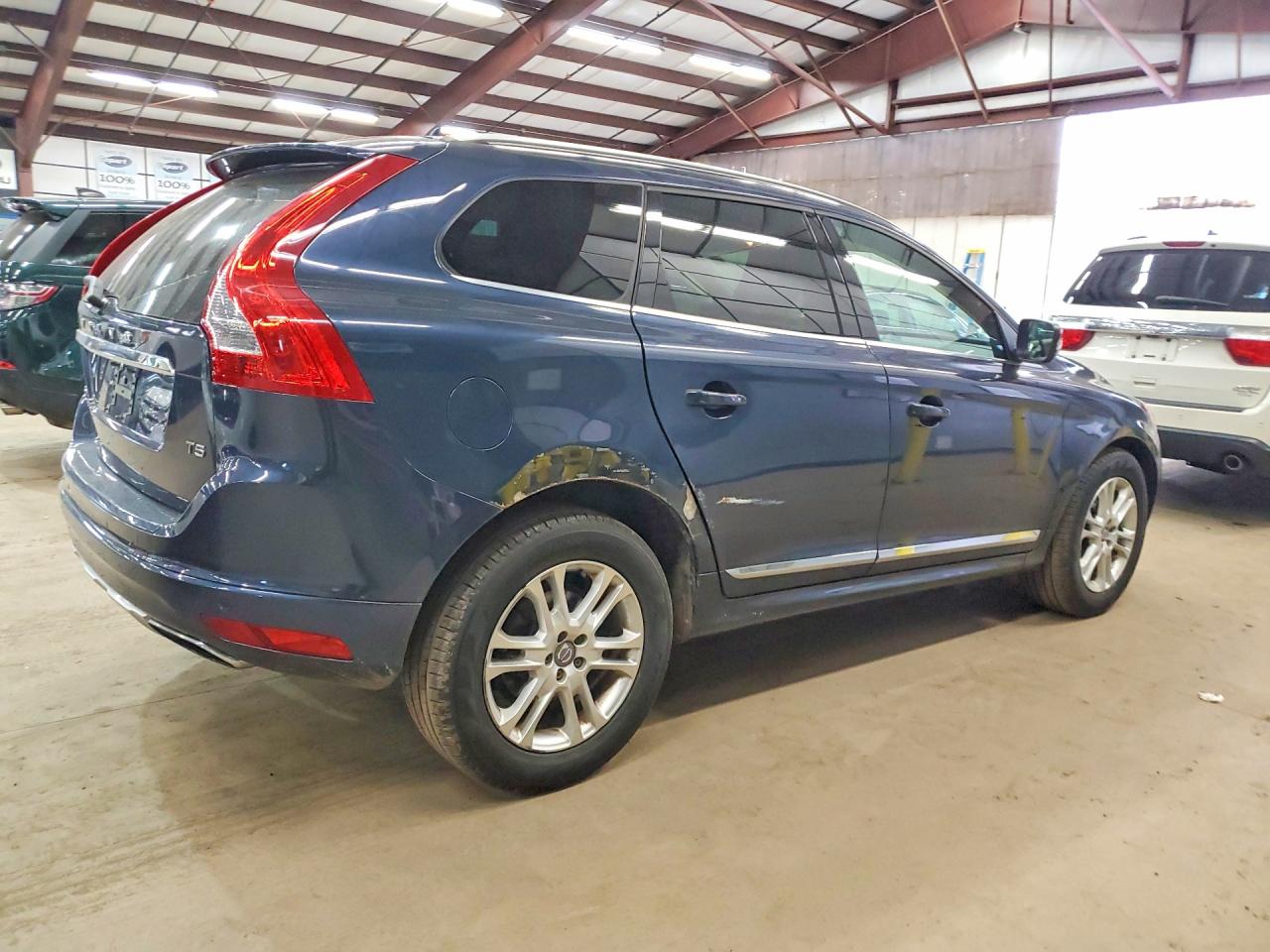 2015 VOLVO XC60 Premier (non R design)