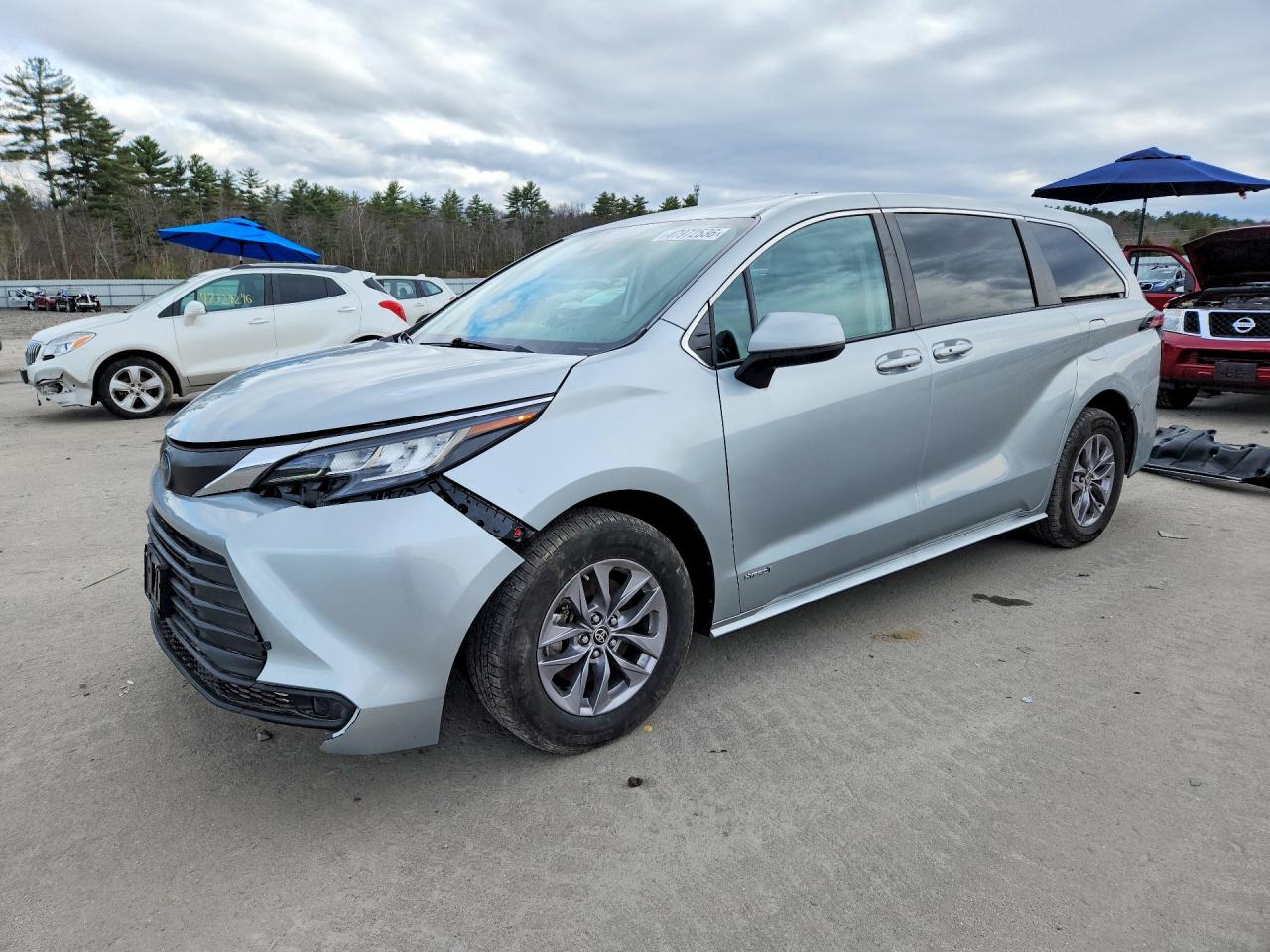 2021 TOYOTA SIENNA LE