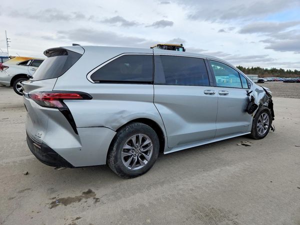 2021 TOYOTA SIENNA LE